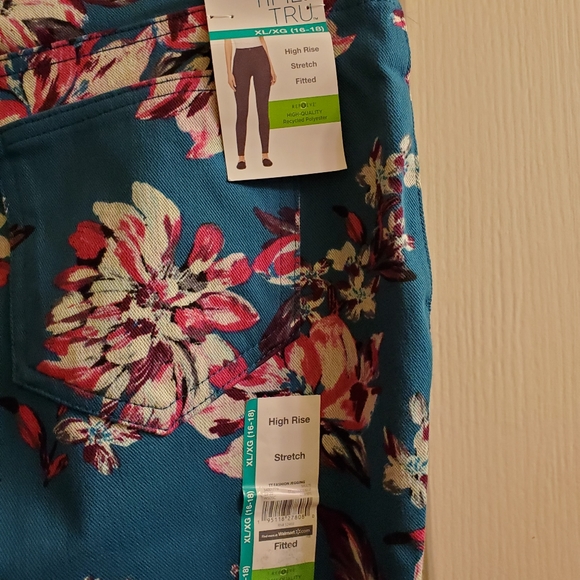 Time and Tru Jeggings - Picture 3 of 3